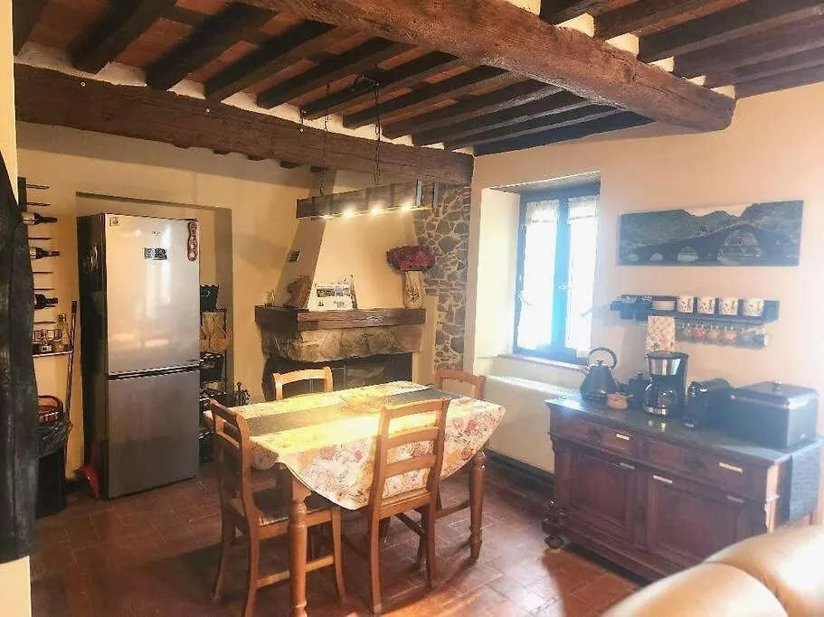 Casa Dell 'Vista Gorgeous Remodeled Stone Country House In Rural Northern Tuscany Monti di Villa Holiday home