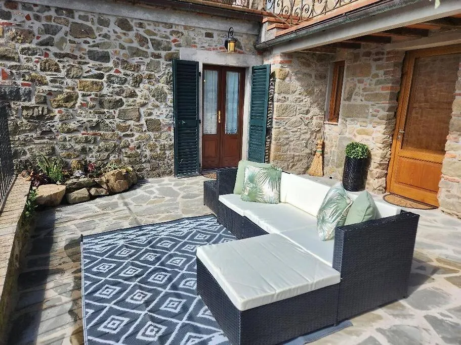 Casa Dell 'Vista Gorgeous Remodeled Stone Country House In Rural Northern Tuscany Monti di Villa Holiday home
