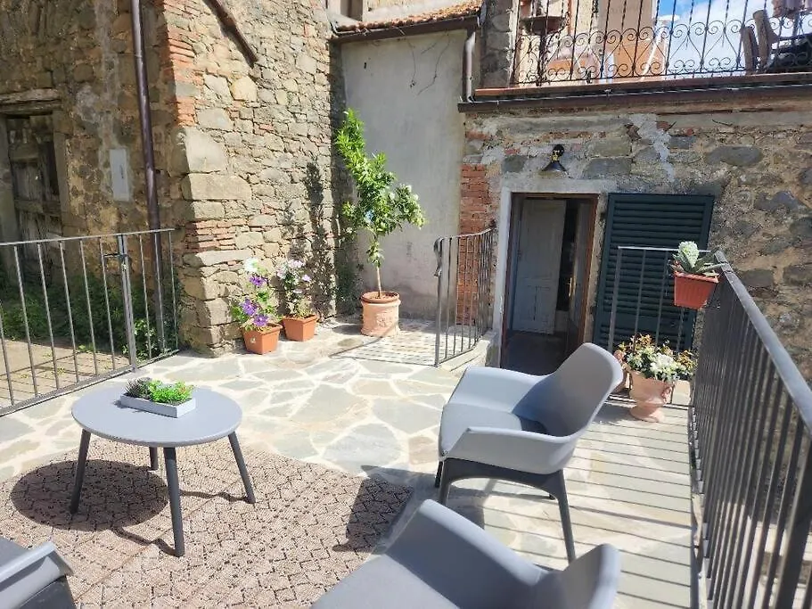 Casa Dell 'Vista Gorgeous Remodeled Stone Country House In Rural Northern Tuscany Monti di Villa Holiday home