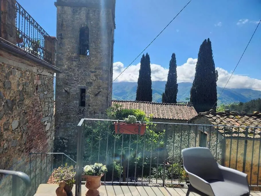 Сasa de vacaciones Casa Dell 'Vista Gorgeous Remodeled Stone Country House In Rural Northern Tuscany Monti di Villa Italia